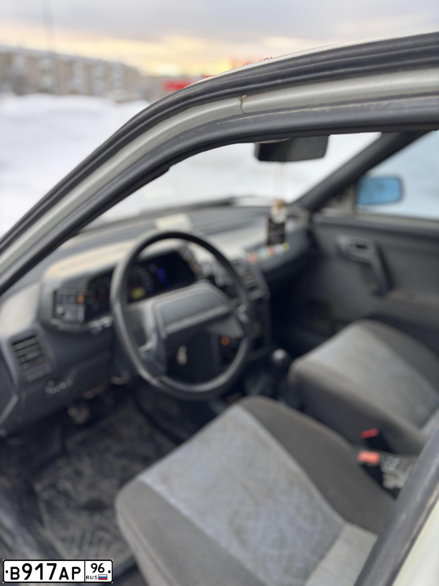 Фото автомобиля LADA 2110, 2005 — госномер В917АР96. Цвет: СВЕТЛО-СЕРЫЙ