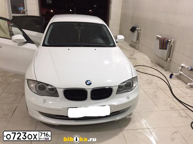 Фото автомобиля BMW SERIE 1, 2011 — госномер А294УМ123. Цвет: Белый