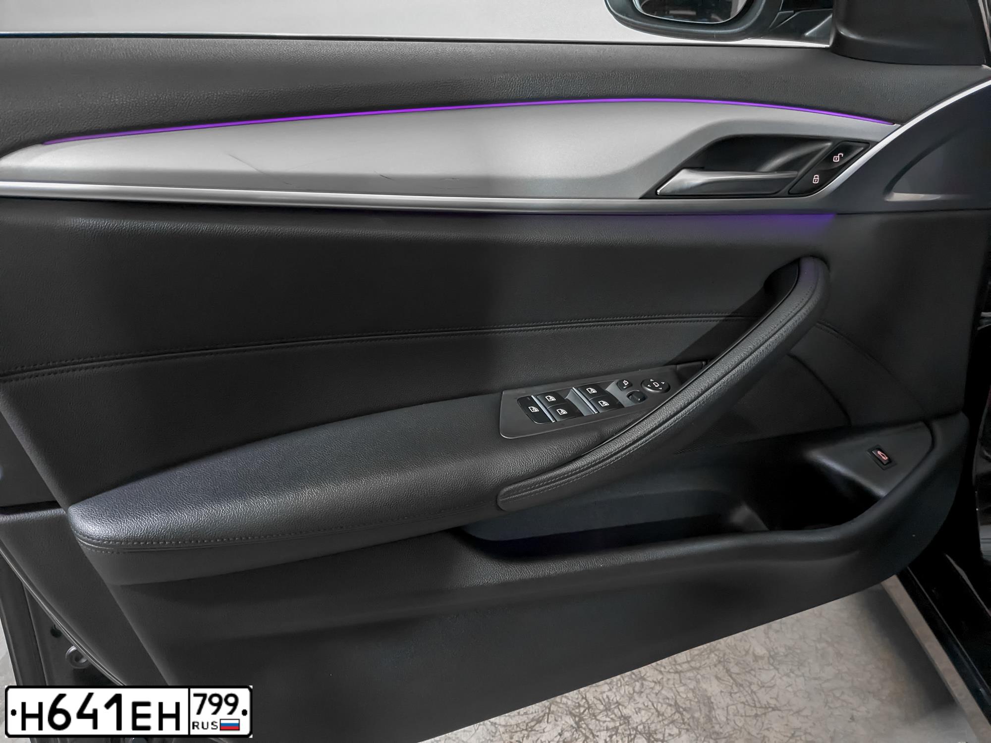 Фото автомобиля BMW SERIE 5, 2018 — госномер Н641ЕН799. Цвет: ЧЕРНЫЙ