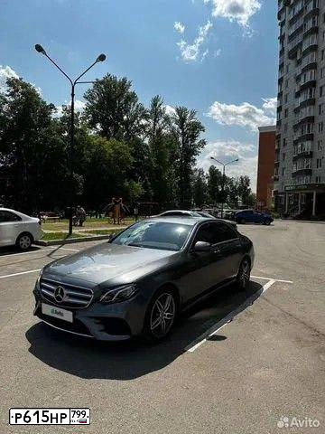 Фото автомобиля MERCEDES-BENZ E200, 2018 — госномер Р773АК550. Цвет: СЕРЫЙ