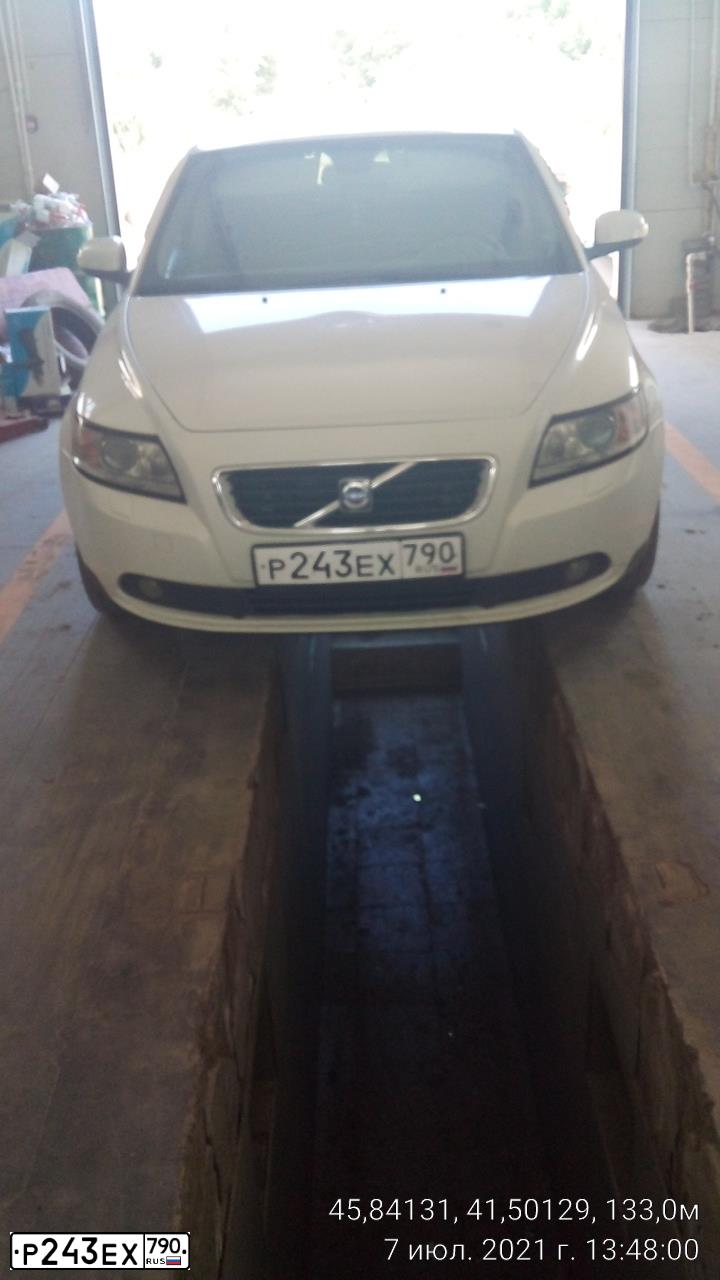 Фото автомобиля VOLVO S40, 2008 — госномер К070ТА126. Цвет: Белый