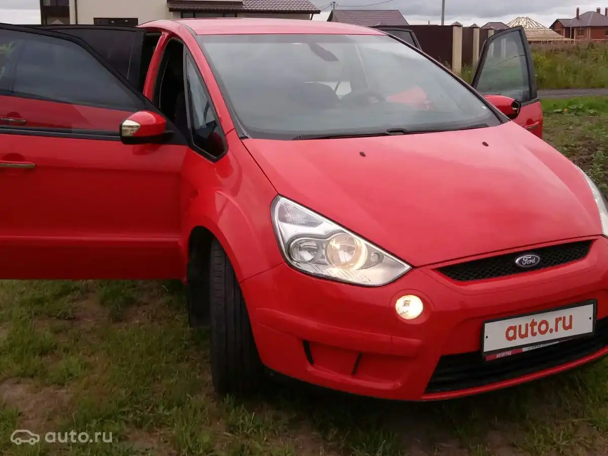 Фото автомобиля FORD S-MAX, 2007 — госномер О465ОХ72. Цвет: Красный