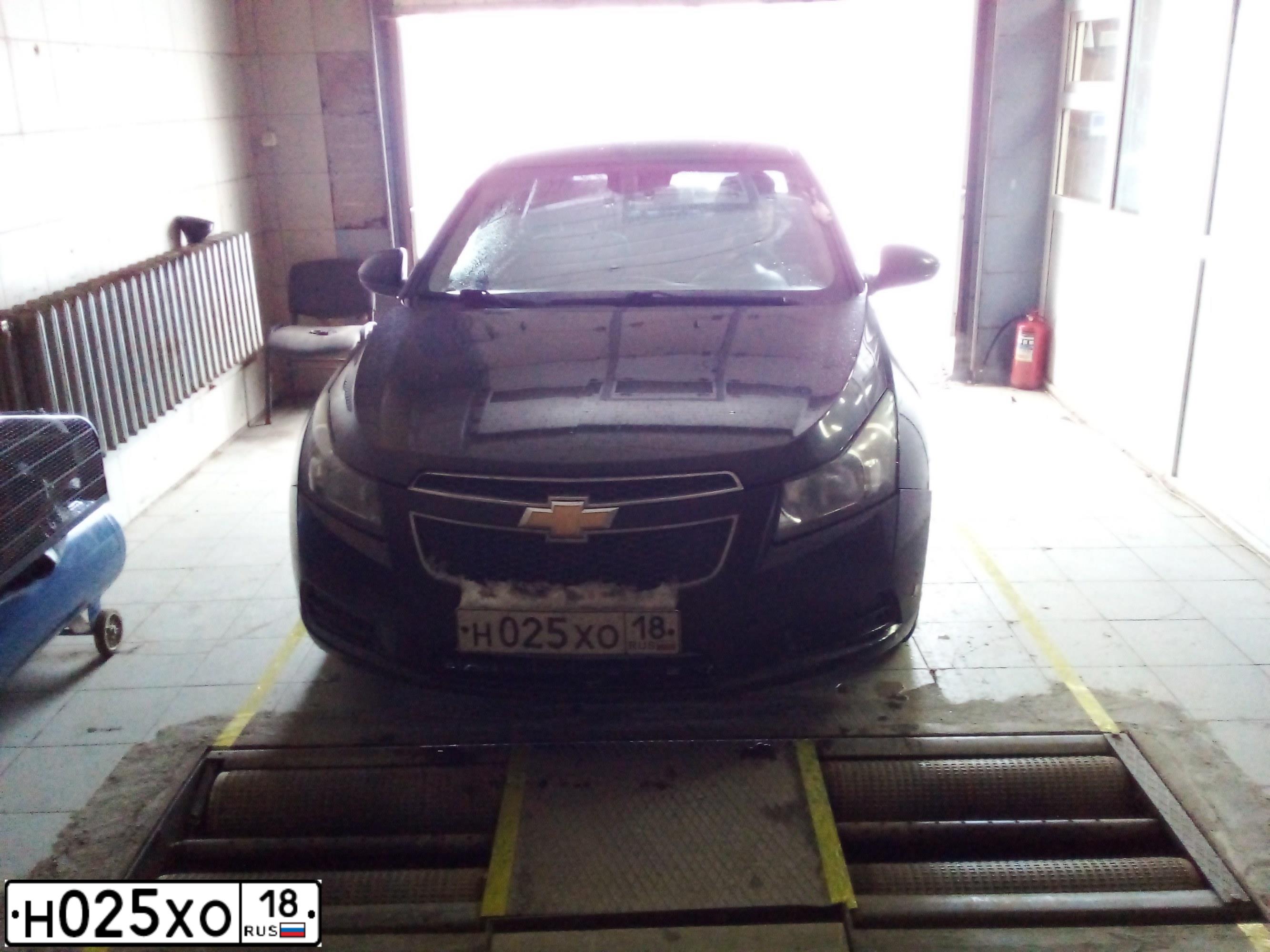 Фото автомобиля CHEVROLET CRUZE, 2010 — госномер Н025ХО18. Цвет: ЧЕРНЫЙ