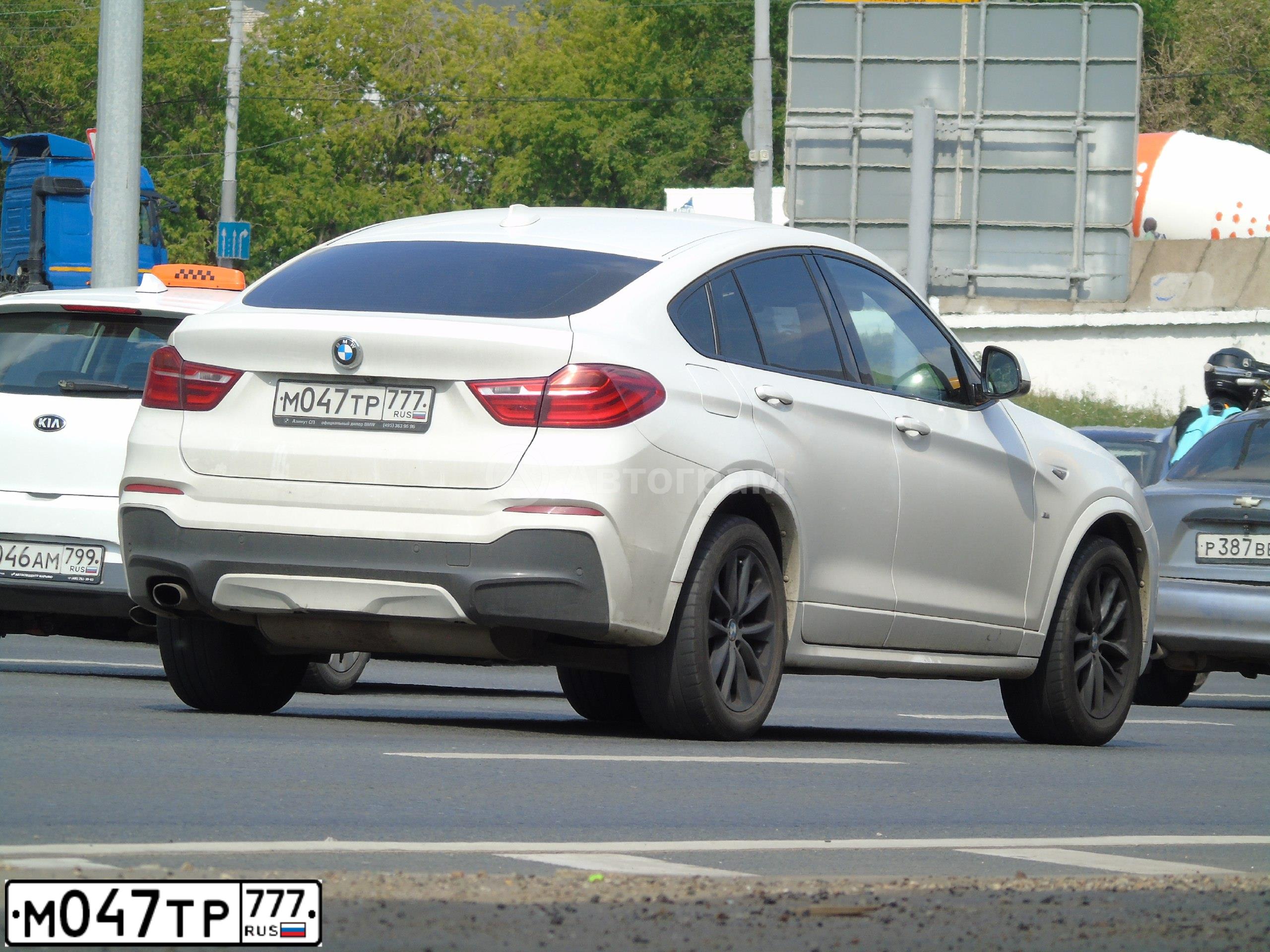 Фото автомобиля BMW X4, 2016 — госномер М047ТР777. Цвет: БЕЛЫЙ