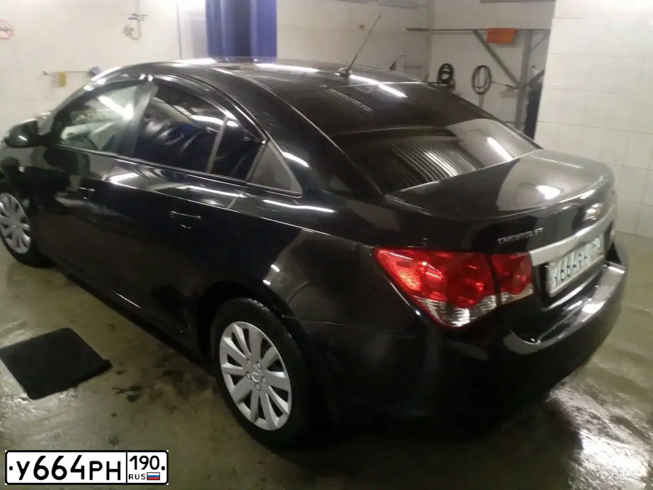 Фото автомобиля CHEVROLET CRUZE, 2012 — госномер У664РН190. Цвет: ЧЕРНЫЙ МЕТАЛЛИК