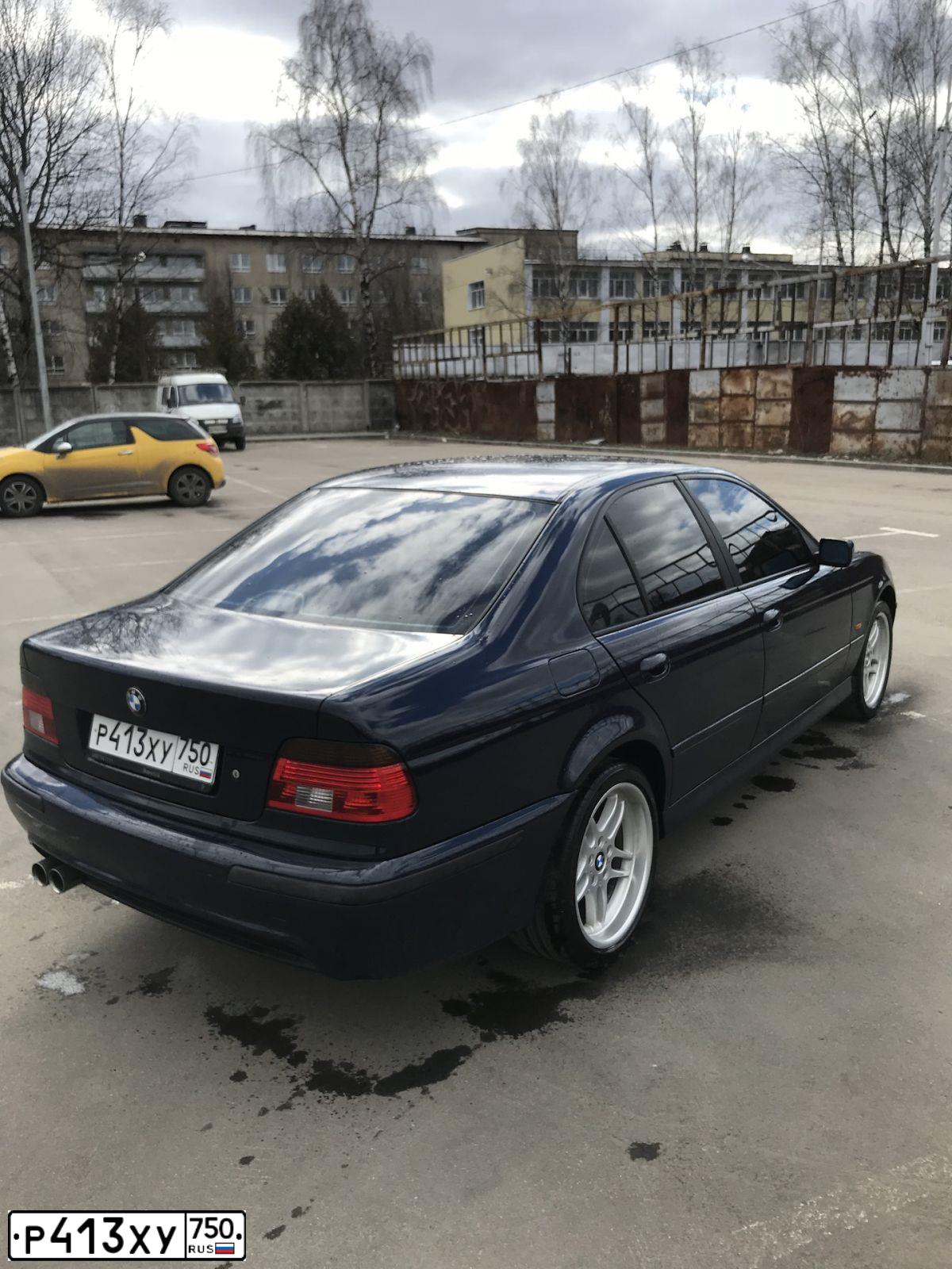 Фото автомобиля BMW SERIE 5, 2001 — госномер Е398ЕС76. Цвет: синий