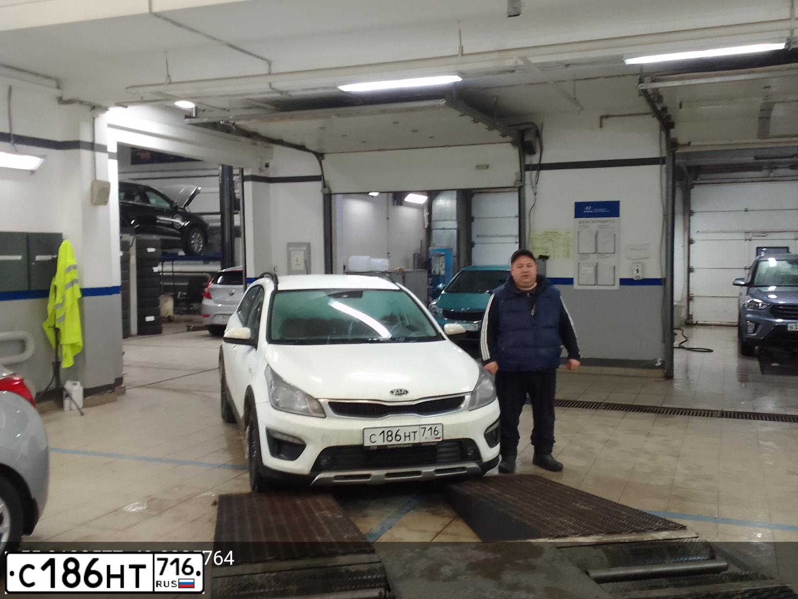 Фото автомобиля KIA RIO, 2018 — госномер С186НТ716. Цвет: БЕЛЫЙ