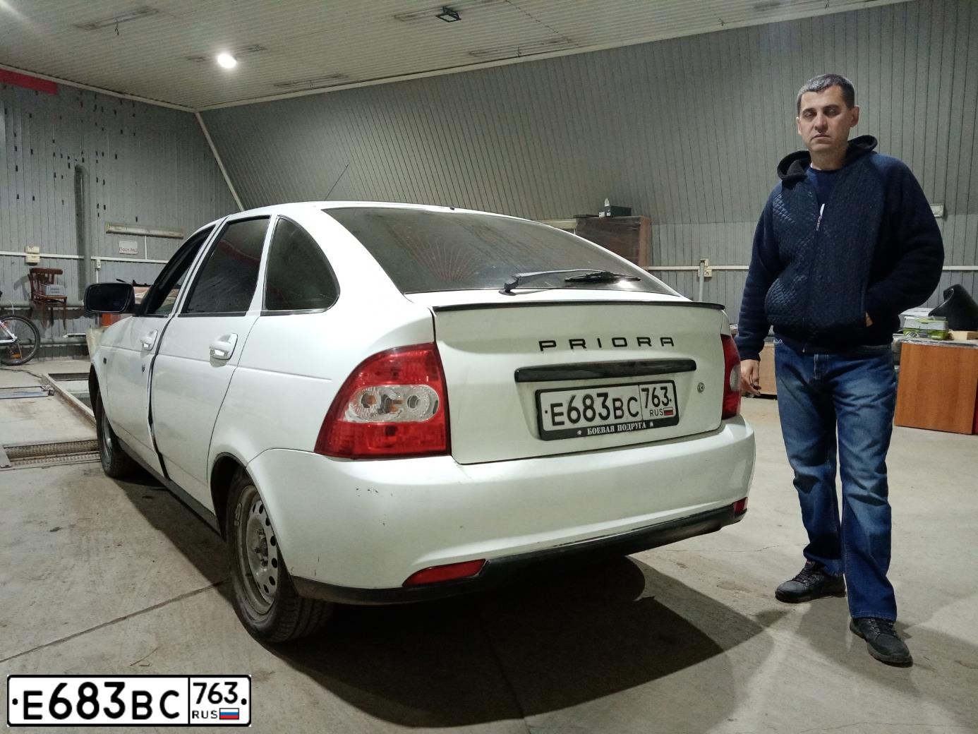 Фото автомобиля LADA PRIORA, 2011 — госномер М136ОТ763. Цвет: Белый