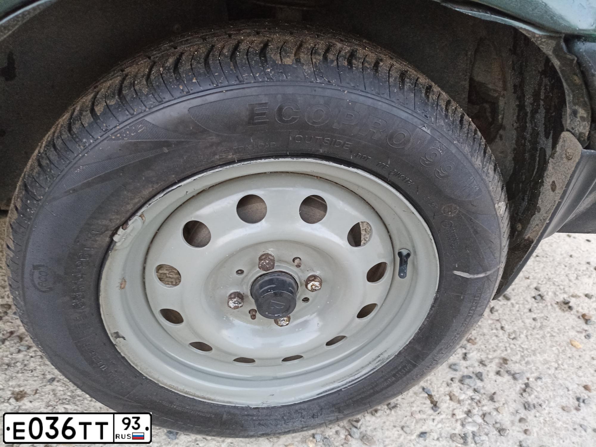 Фото автомобиля LADA 2109 SAMARA, 2002 — госномер Е036ТТ93. Цвет: ТЕМНО-ЗЕЛЕНЫЙ