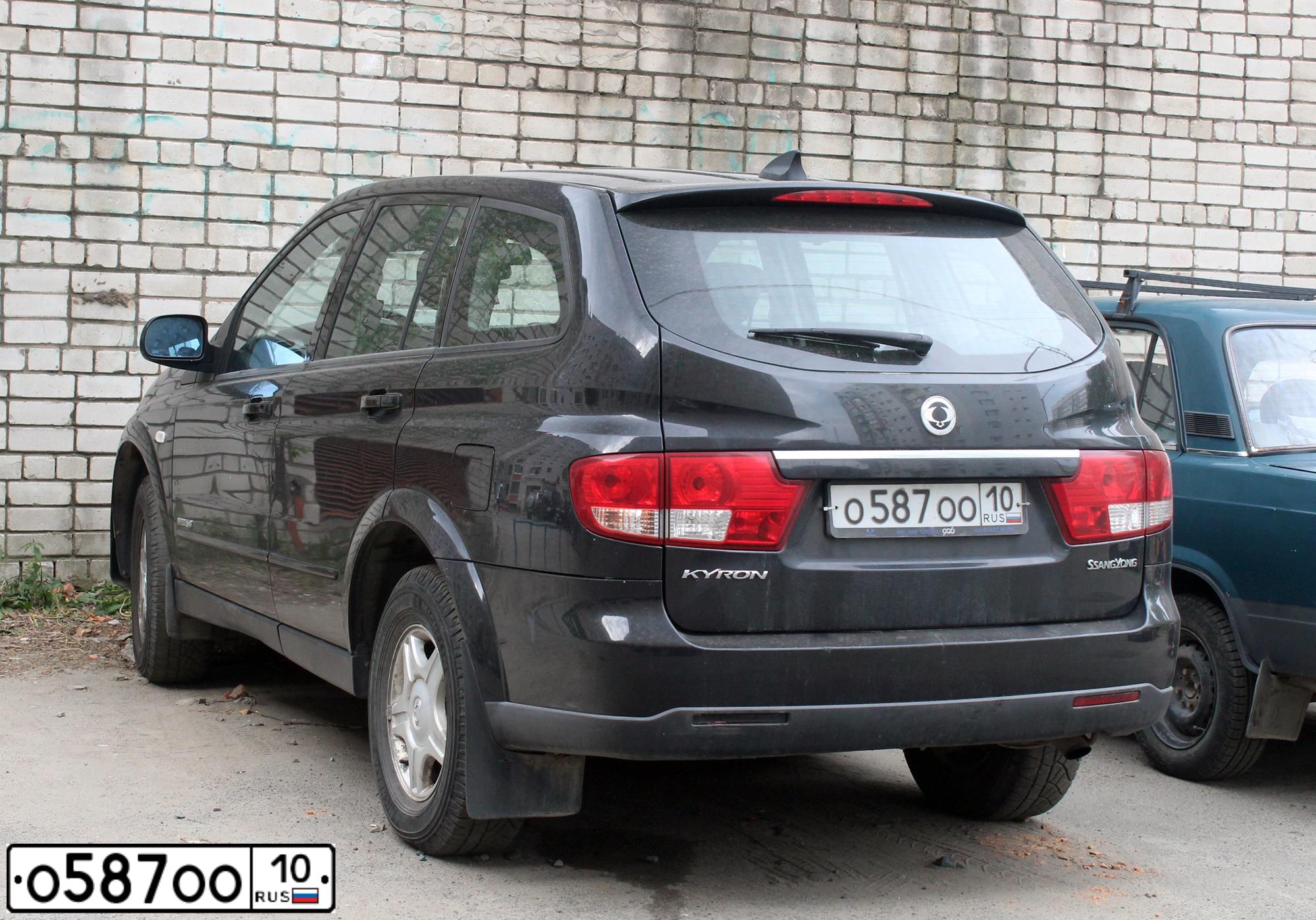 Фото автомобиля SSANGYONG KYRON, 2008 — госномер О587ОО10. Цвет: ЧЕРНЫЙ МЕТАЛЛИК