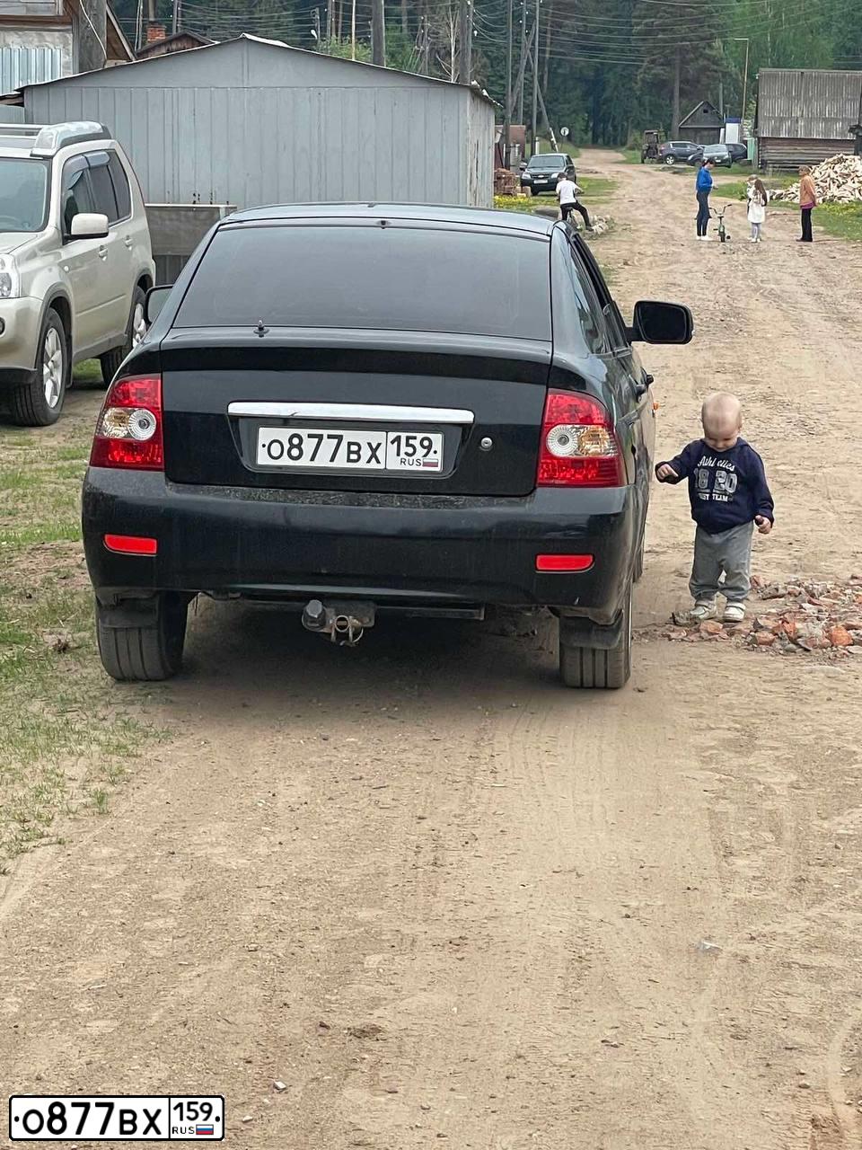 Фото автомобиля LADA 2172 PRIORA, 2008 — госномер Р755КК196. Цвет: Сине-Черный