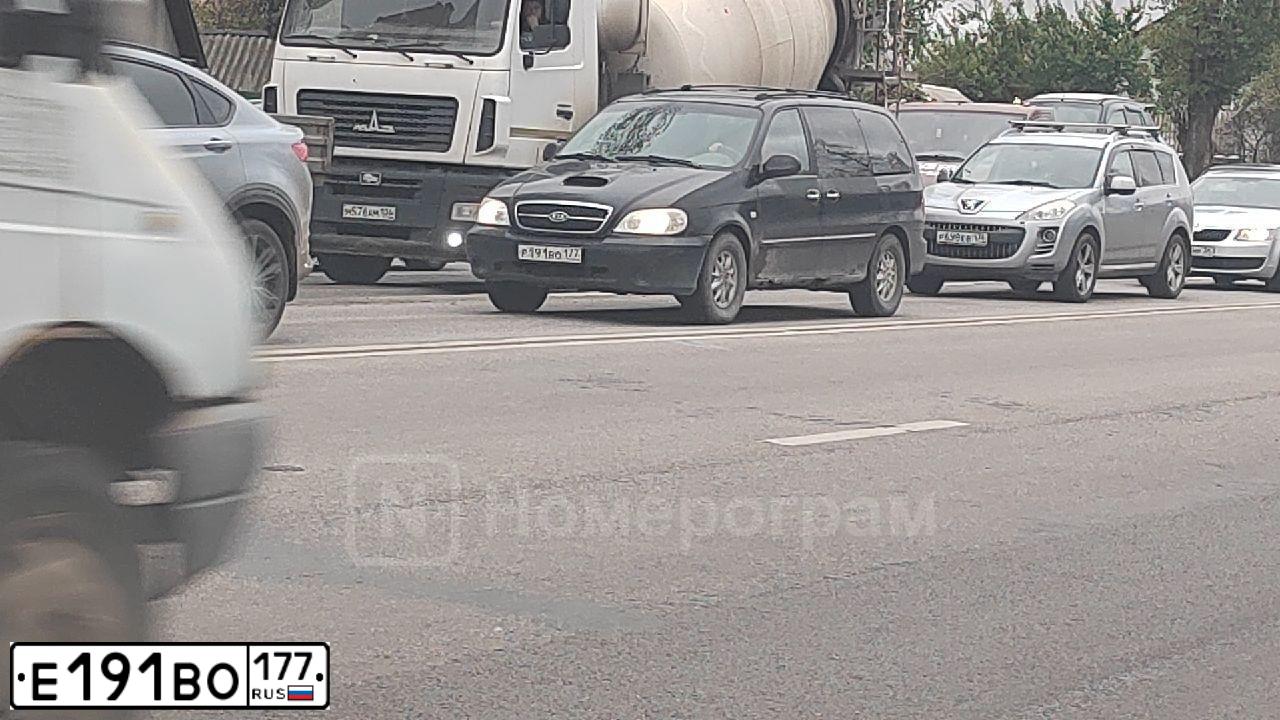 Фото автомобиля TOYOTA AVENSIS, 2005 — госномер С145КО58. Цвет: Серебристый