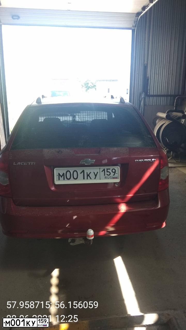 Фото автомобиля CHEVROLET LACETTI, 2008 — госномер Р416НУ32. Цвет: Красный