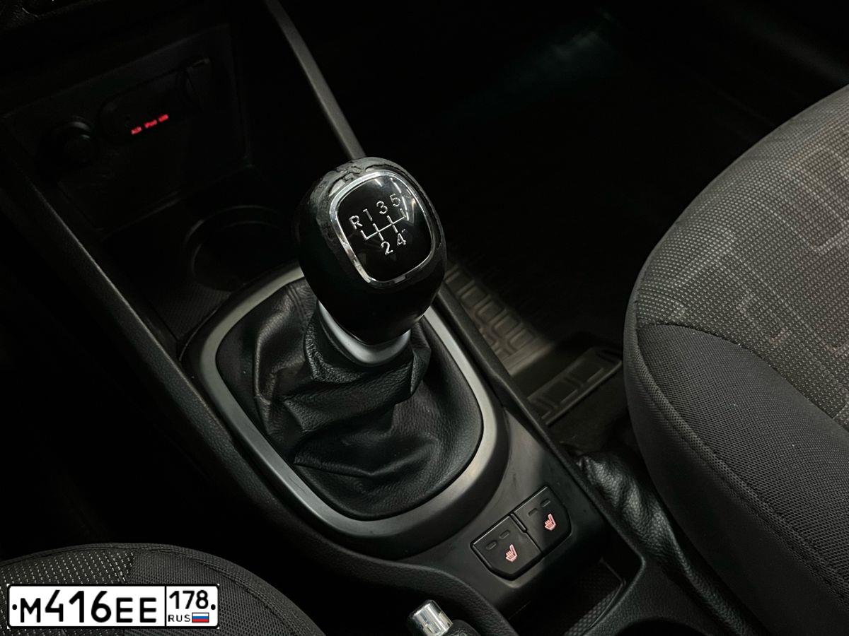Фото автомобиля KIA RIO, 2012 — госномер М416ЕЕ178. Цвет: Белый