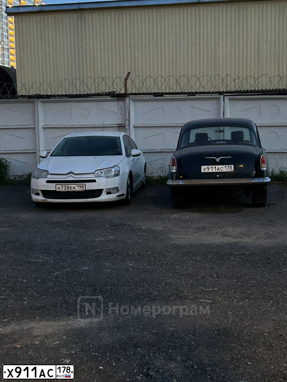 Фото автомобиля VOLKSWAGEN PASSAT, 2012 — госномер Х911АС178. Цвет: СЕРЕБРИСТЫЙ