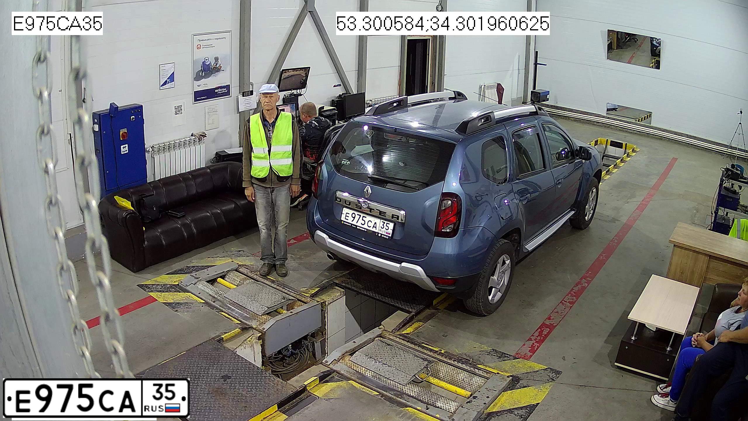 Фото автомобиля RENAULT DUSTER, 2015 — госномер С706АР40. Цвет: СИНИЙ