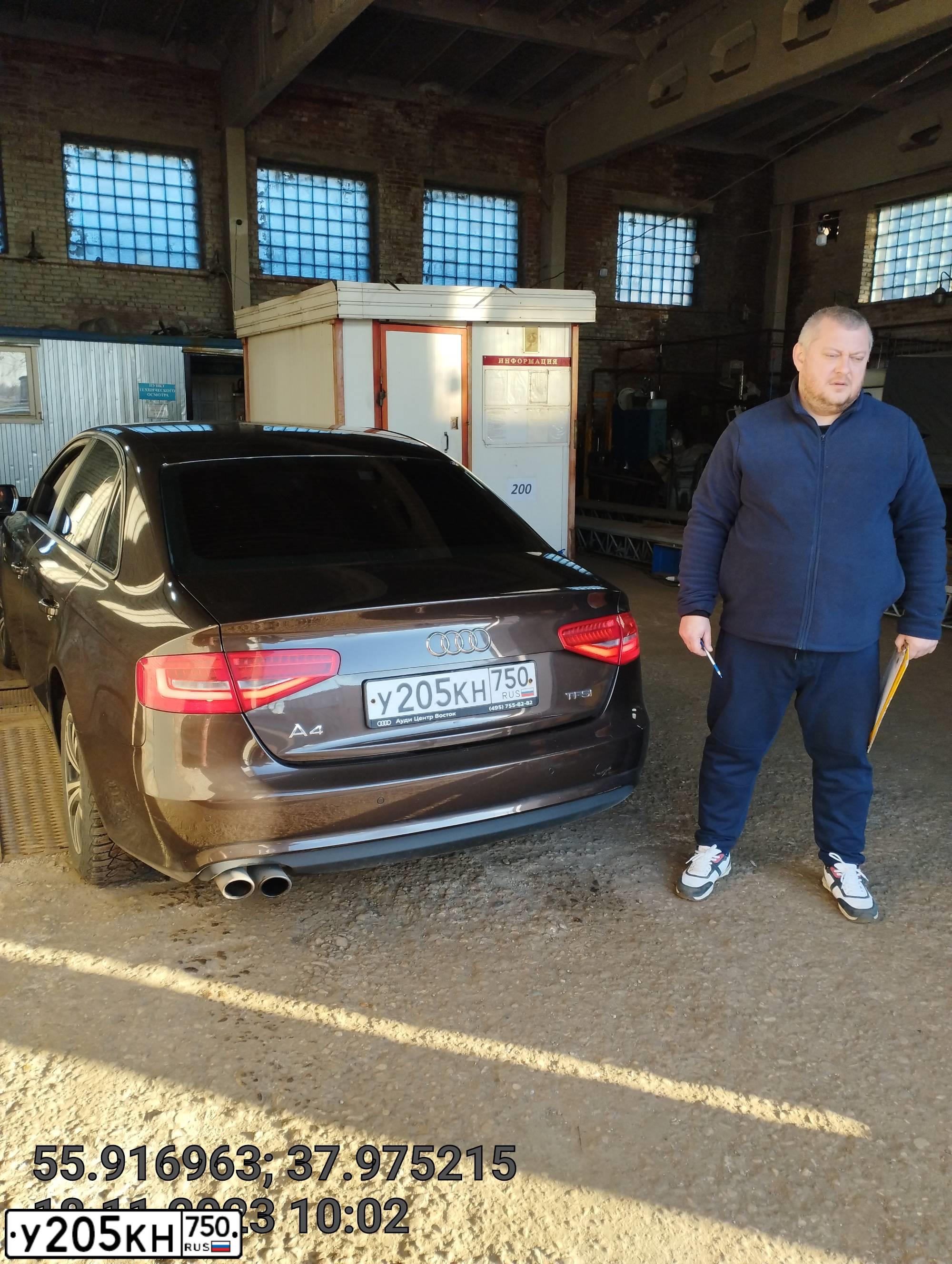 Фото автомобиля AUDI A4, 2015 — госномер У205КН750. Цвет: КОРИЧНЕВЫЙ