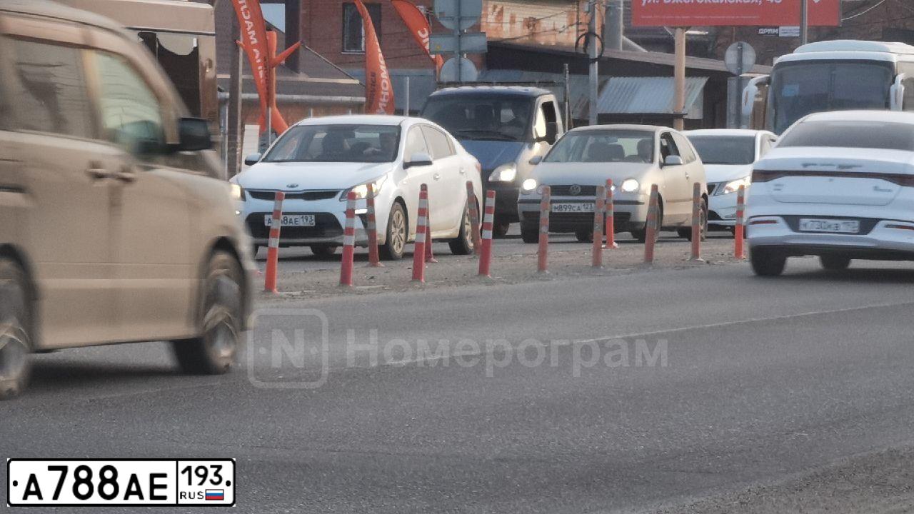 Фото автомобиля TOYOTA CAMRY, 2013 — госномер С408МХ126. Цвет: Белый