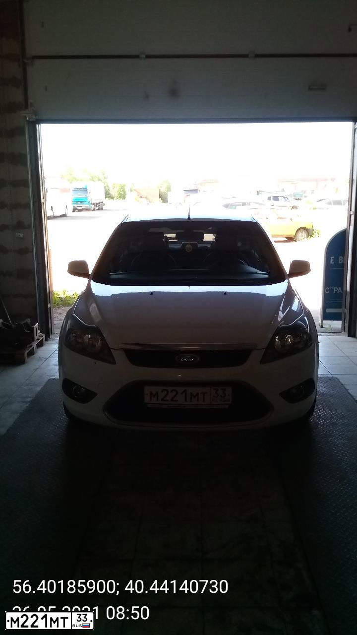 Фото автомобиля FORD FOCUS, 2011 — госномер М221МТ33. Цвет: Белый