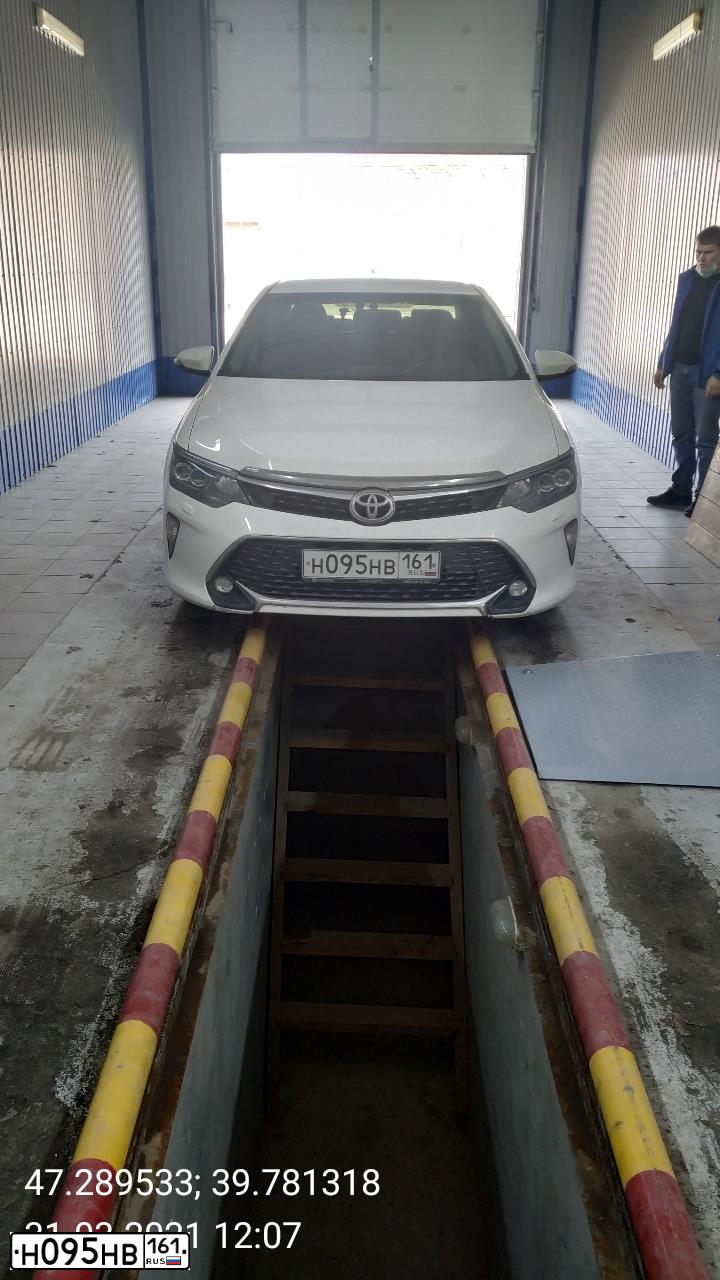 Фото автомобиля FORD FOCUS, 2011 — госномер О982ХХ161. Цвет: Белый