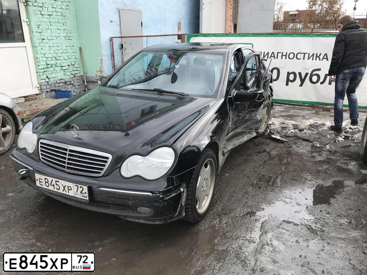 Фото автомобиля MERCEDES C-KLASSE, 2003 — госномер Е807ХТ154. Цвет: ЧЕРНЫЙ