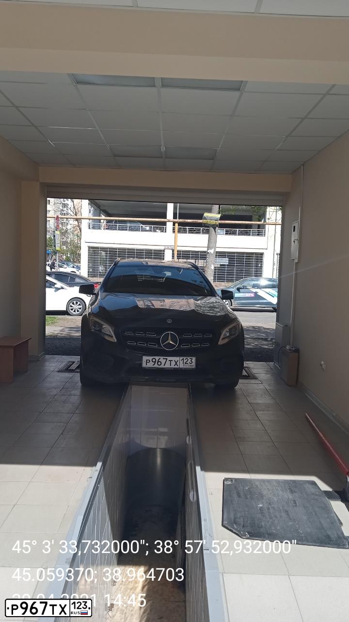 Фото автомобиля MERCEDES GLA-KLASSE, 2017 — госномер Р967ТХ123. Цвет: ЧЕРНЫЙ