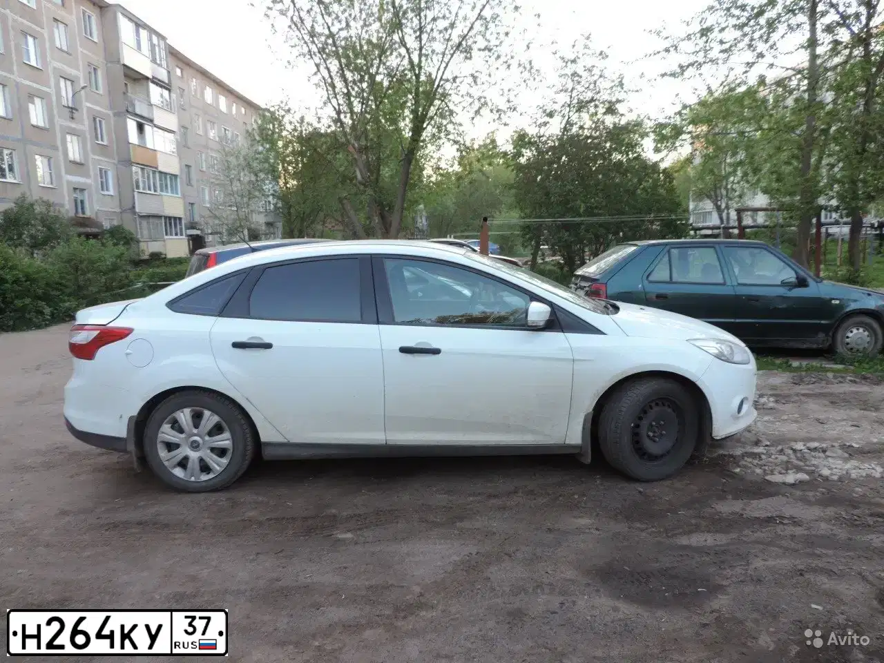 Фото автомобиля FORD FOCUS, 2011 — госномер М845ТУ790. Цвет: Белый