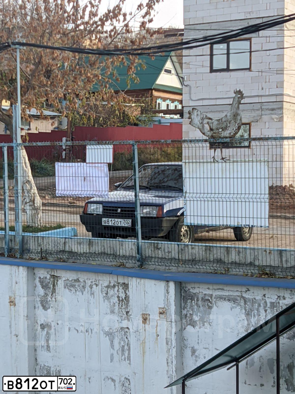 Фото автомобиля LADA 2109 SAMARA, 2001 — госномер В812ОТ702. Цвет: СЕРЕБР-ЯРКО-СИНИЙ