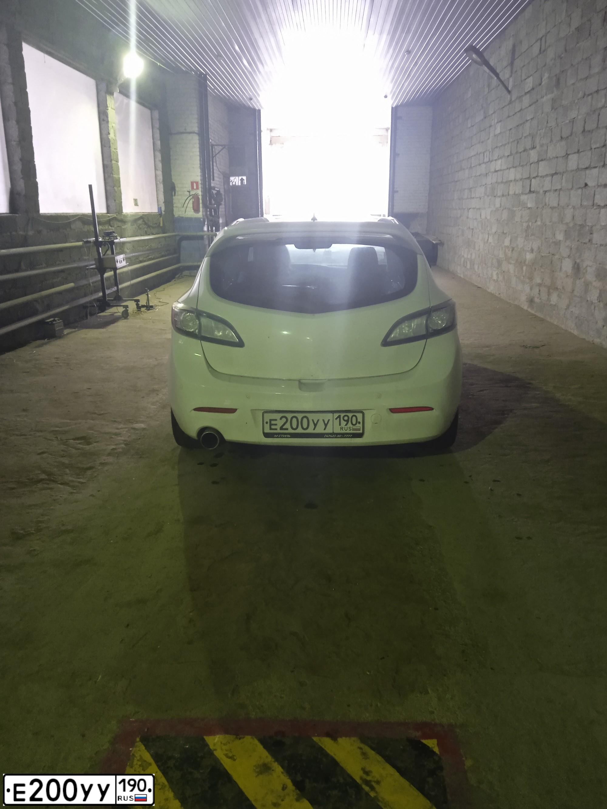 Фото автомобиля FORD FOCUS, 2006 — госномер Е200УУ190. Цвет: СЕРЫЙ