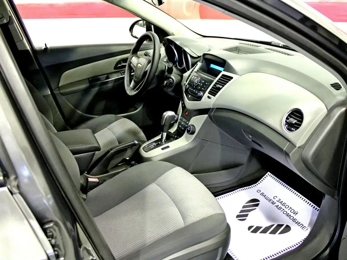 Фото автомобиля CHEVROLET CRUZE, 2010 — госномер Р633ТК716. Цвет: СЕРЫЙ
