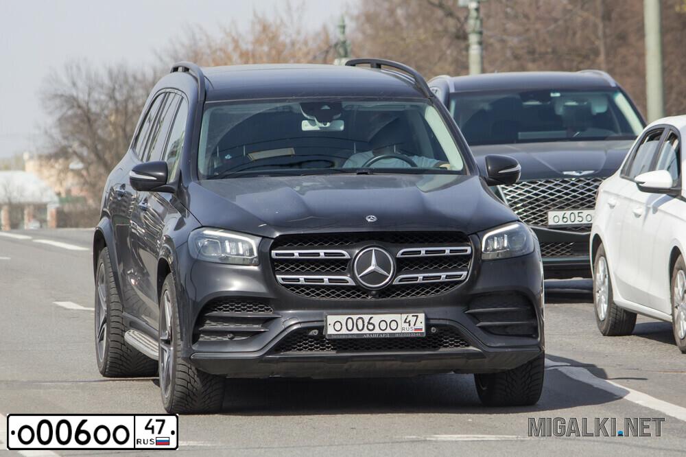 Фото автомобиля TOYOTA LANDCRUISER 200, 2011 — госномер О006ОО47. Цвет: ЧЕРНЫЙ