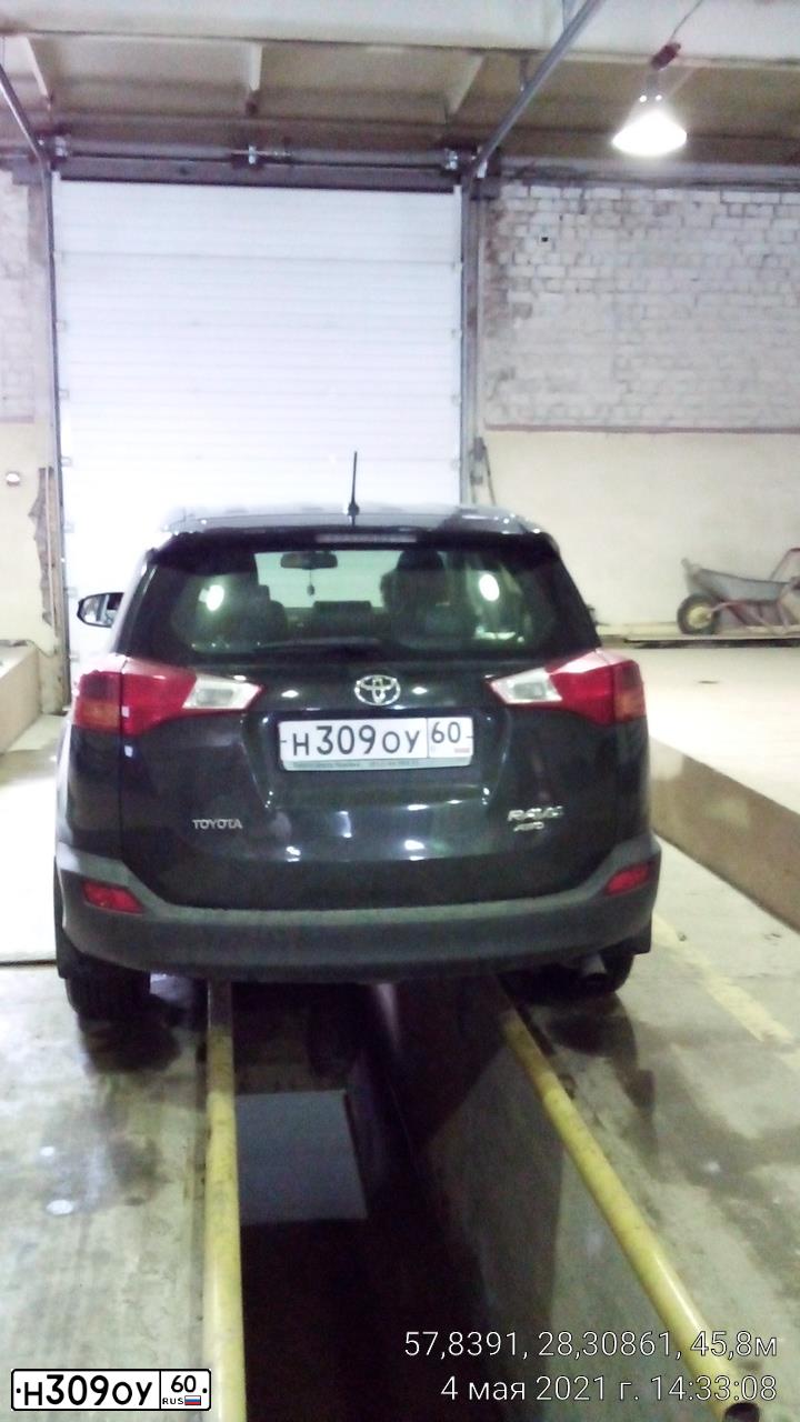 Фото автомобиля TOYOTA RAV4, 2013 — госномер Н309ОУ60. Цвет: ЧЕРНЫЙ