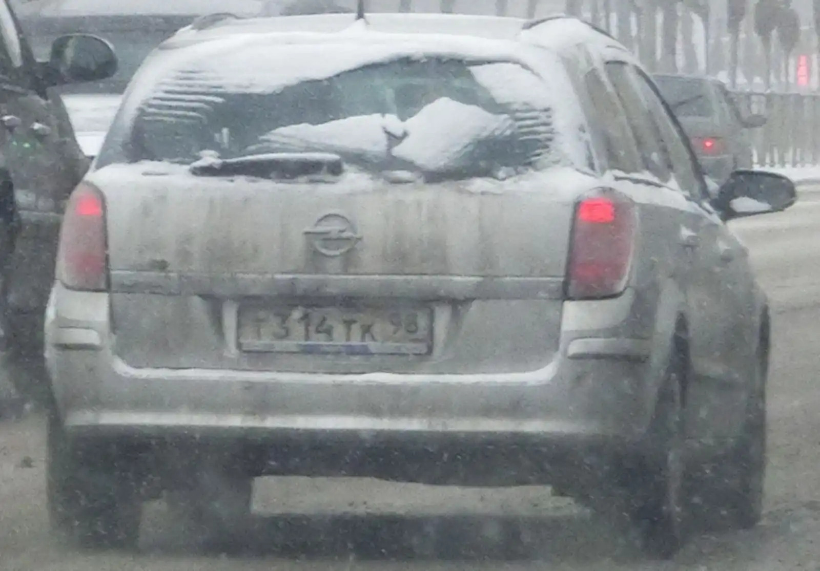 Фото автомобиля OPEL ASTRA, 2008 — госномер К030ХВ147. Цвет: СЕРЕБРИСТЫЙ