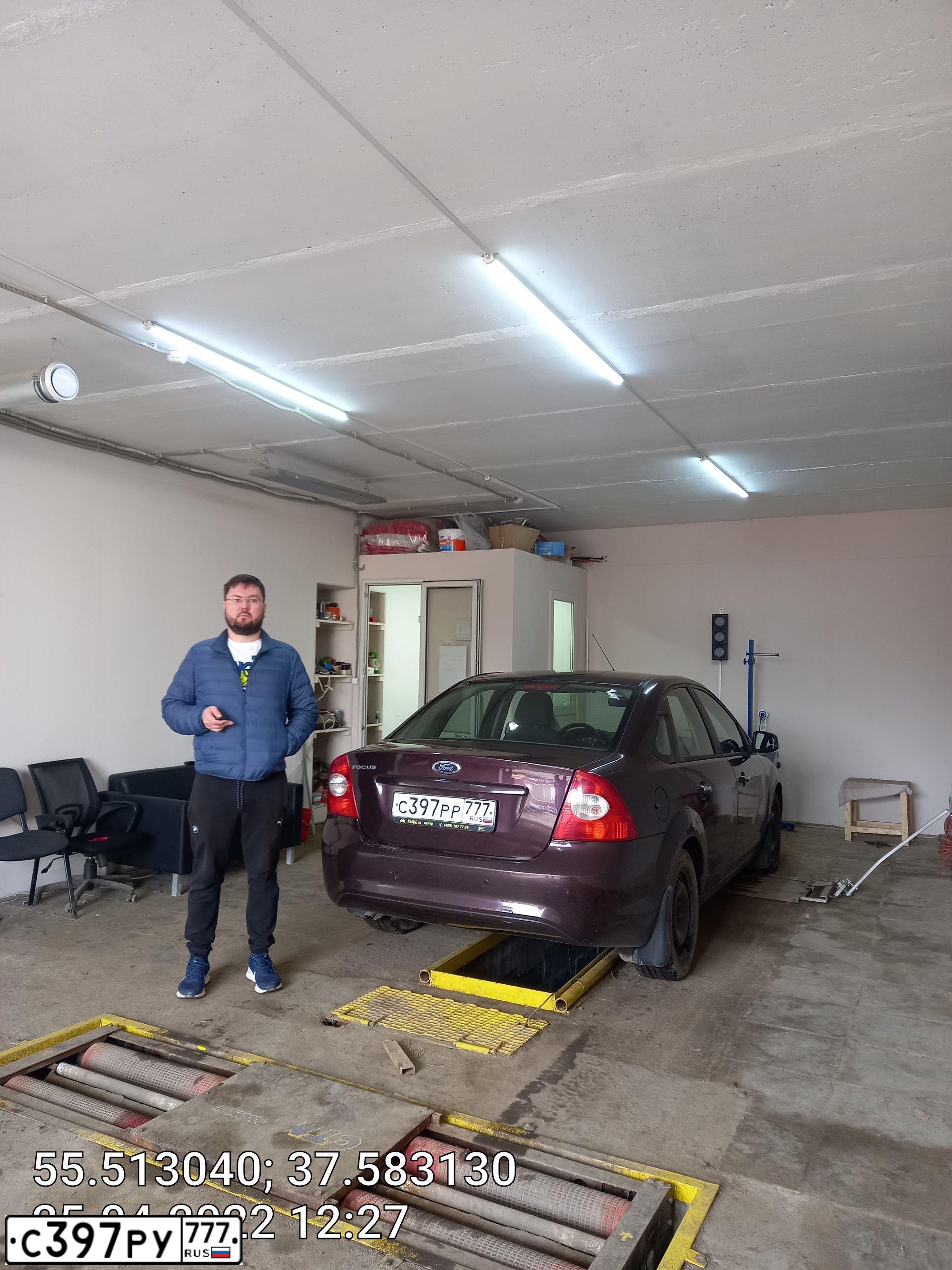 Фото автомобиля FORD FOCUS, 2010 — госномер С397РР777. Цвет: ФИОЛЕТОВЫЙ