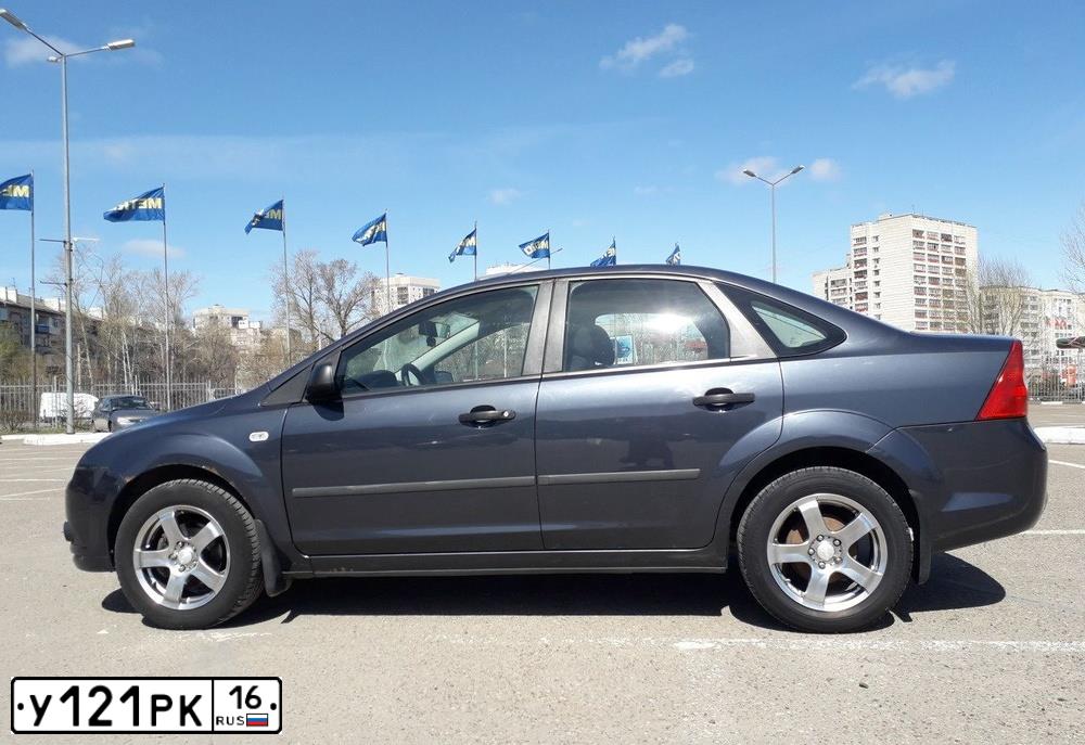 Фото автомобиля FORD FOCUS, 2006 — госномер Е800ВТ763. Цвет: ТЕМНО-СЕРЫЙ
