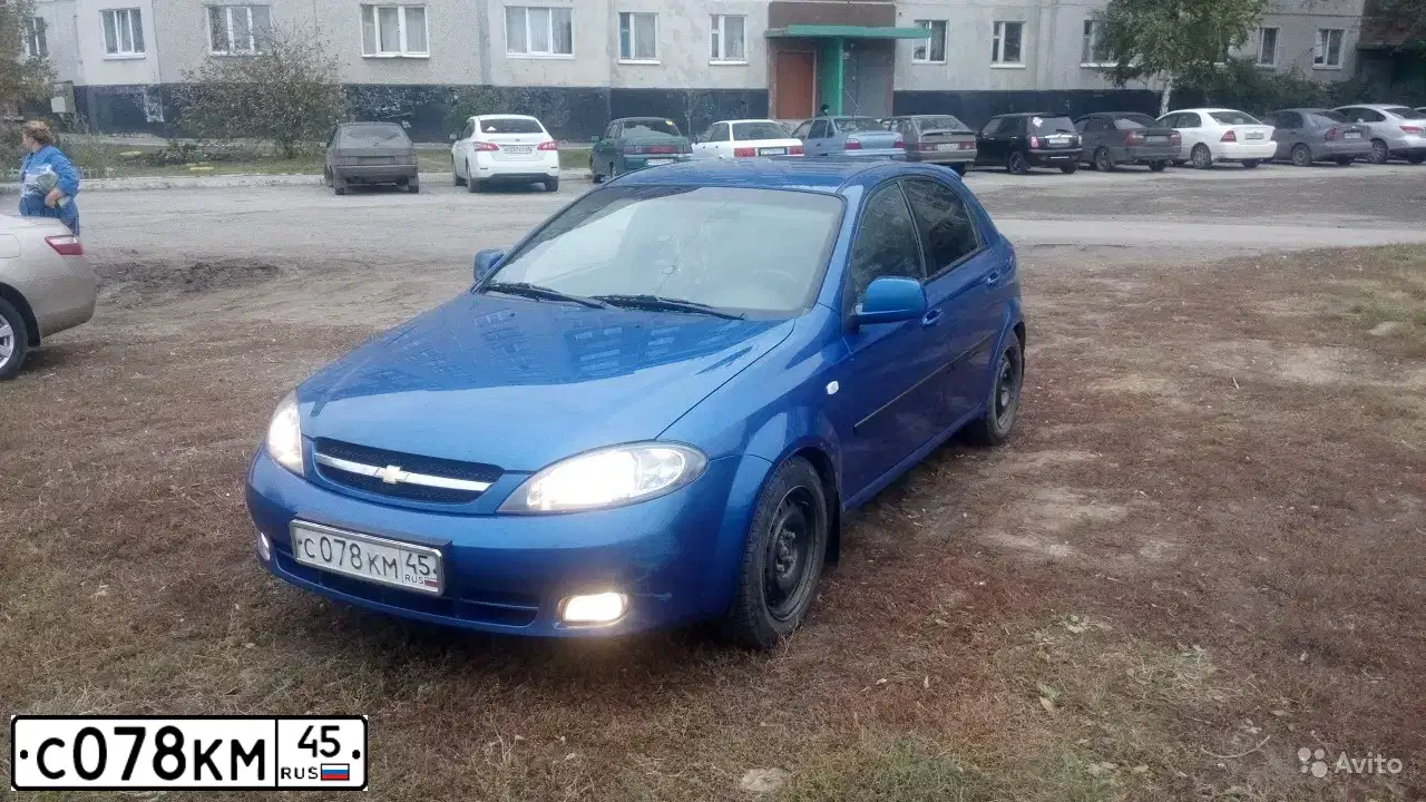 Фото автомобиля CHEVROLET LACETTI, 2012 — госномер С078КМ45. Цвет: СИНИЙ