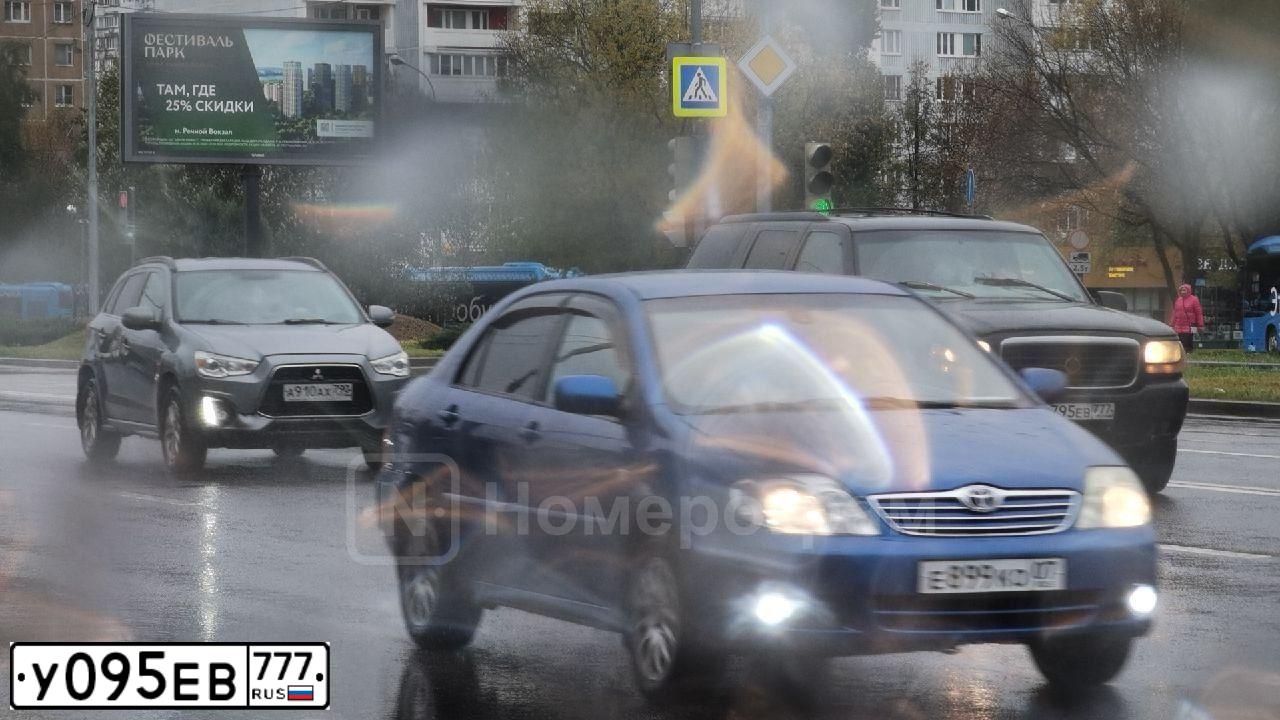Фото автомобиля TOYOTA LANDCRUISER, 2014 — госномер У095ЕВ777. Цвет: БЕЛЫЙ