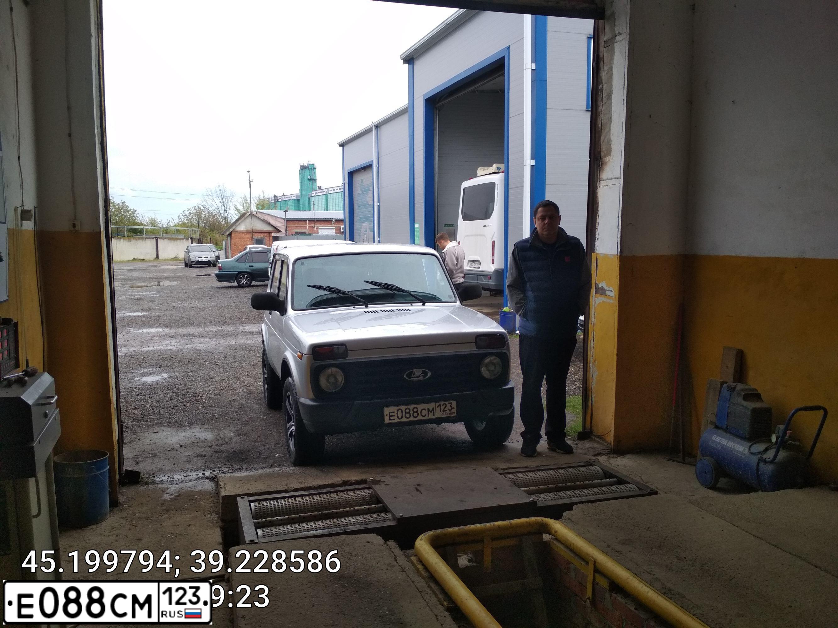 Фото автомобиля LADA 2121 NIVA, 2016. Цвет: СВЕТЛО-СЕРЕБ МЕТАЛЛ