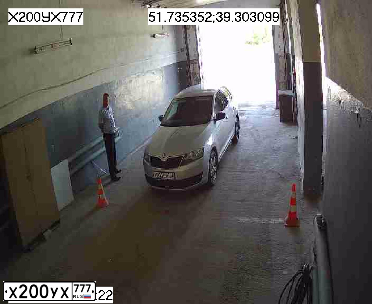 Фото автомобиля SKODA RAPID, 2017 — госномер Р669КР136. Цвет: СЕРЕБРИСТЫЙ