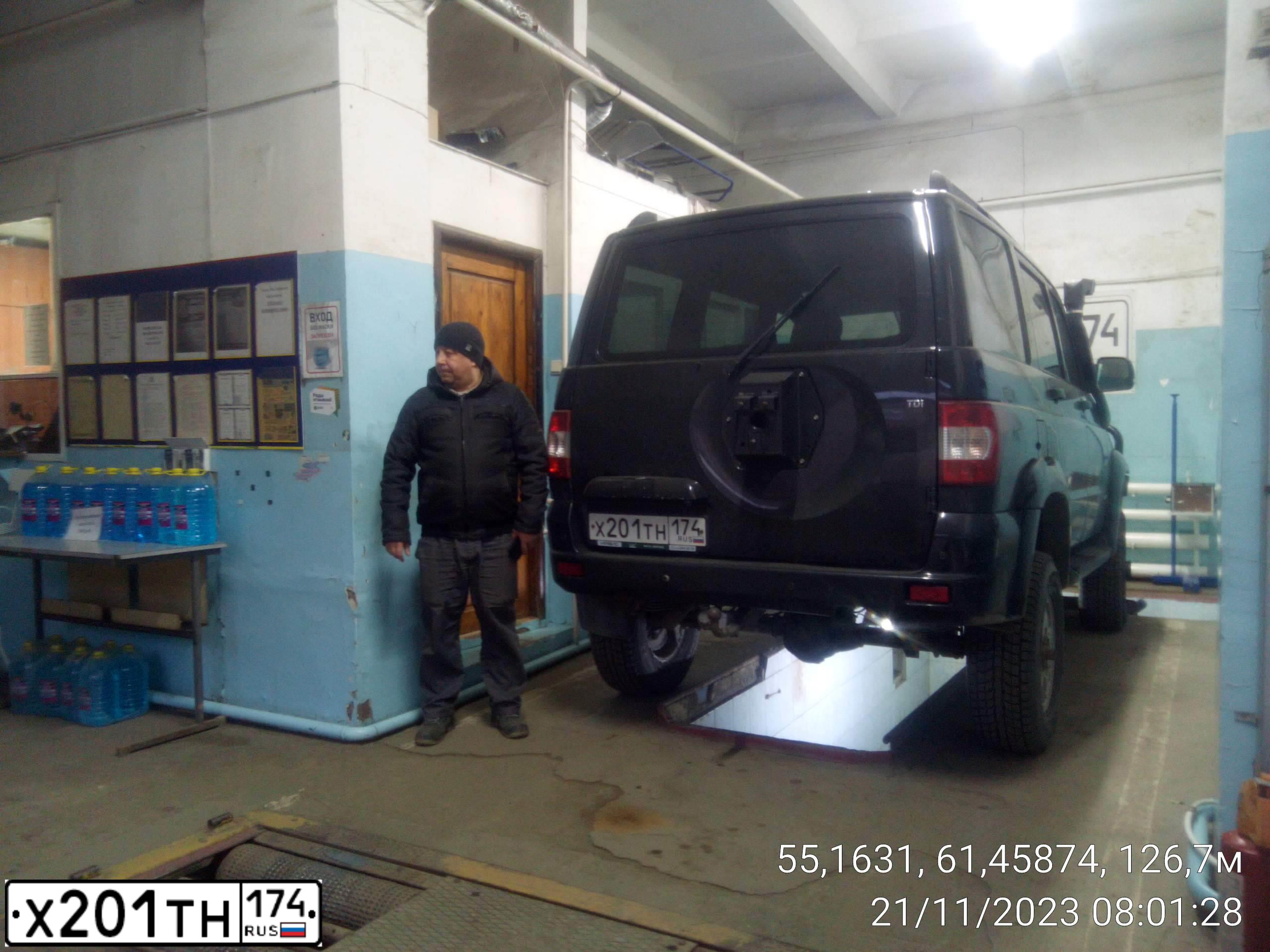 Фото автомобиля UAZ 3163 PATRIOT, 2015 — госномер Х201ТН174. Цвет: ЧЕРНЫЙ