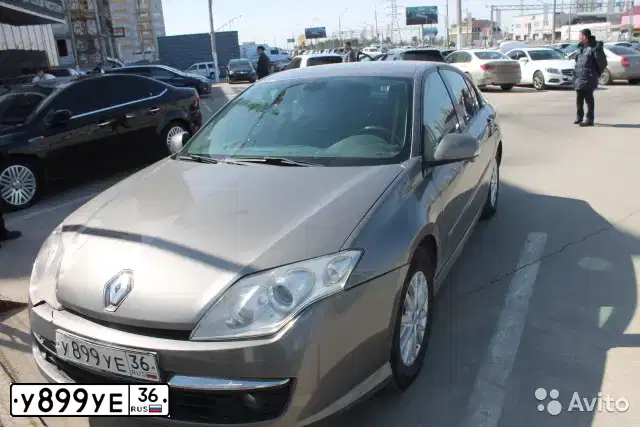 Фото автомобиля RENAULT LAGUNA, 2008 — госномер У899УЕ36. Цвет: СЕРЫЙ