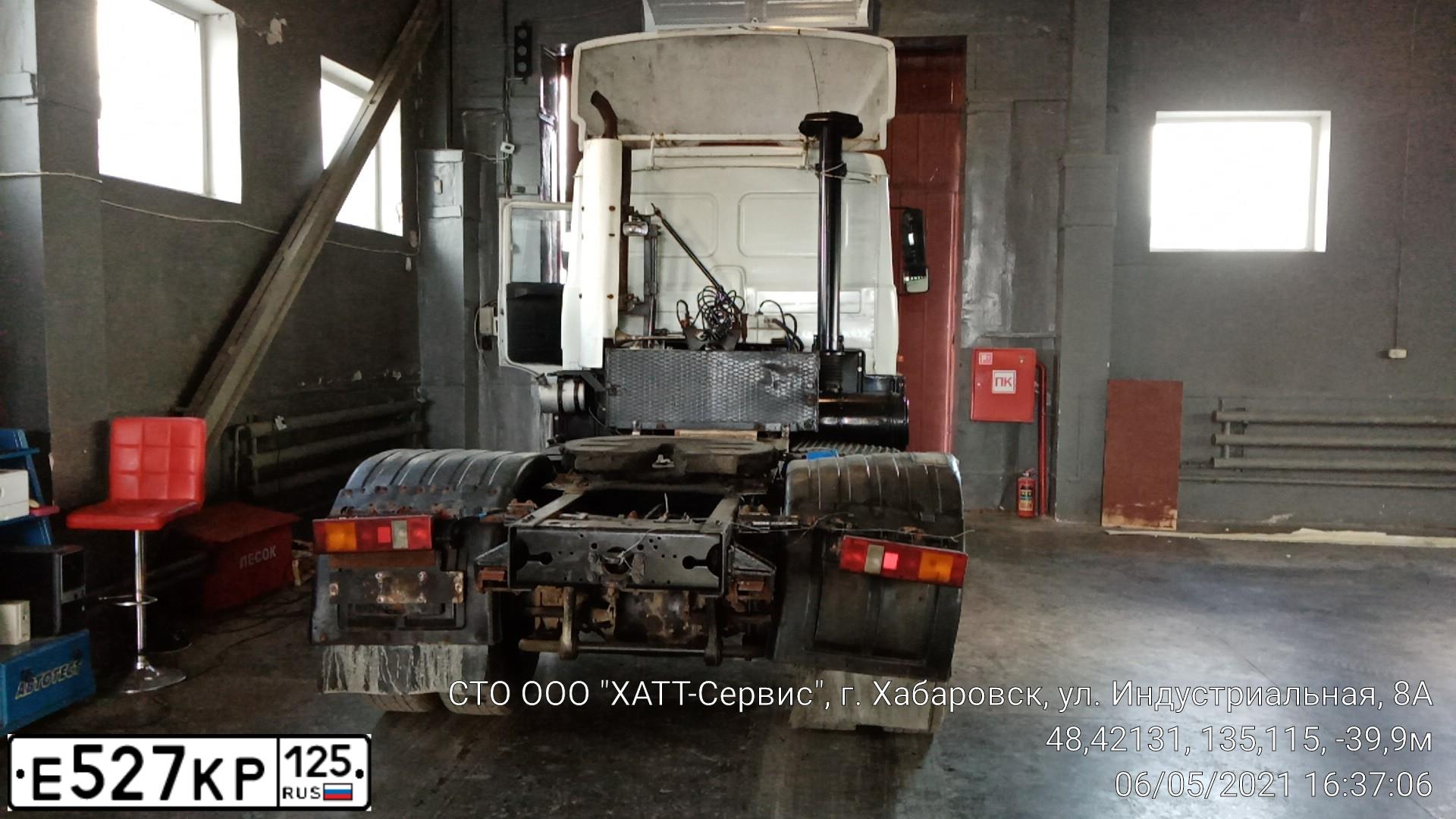 Фото автомобиля MAZ Z 5432 4X2, 2008 — госномер М581ТТ27. Цвет: Белый