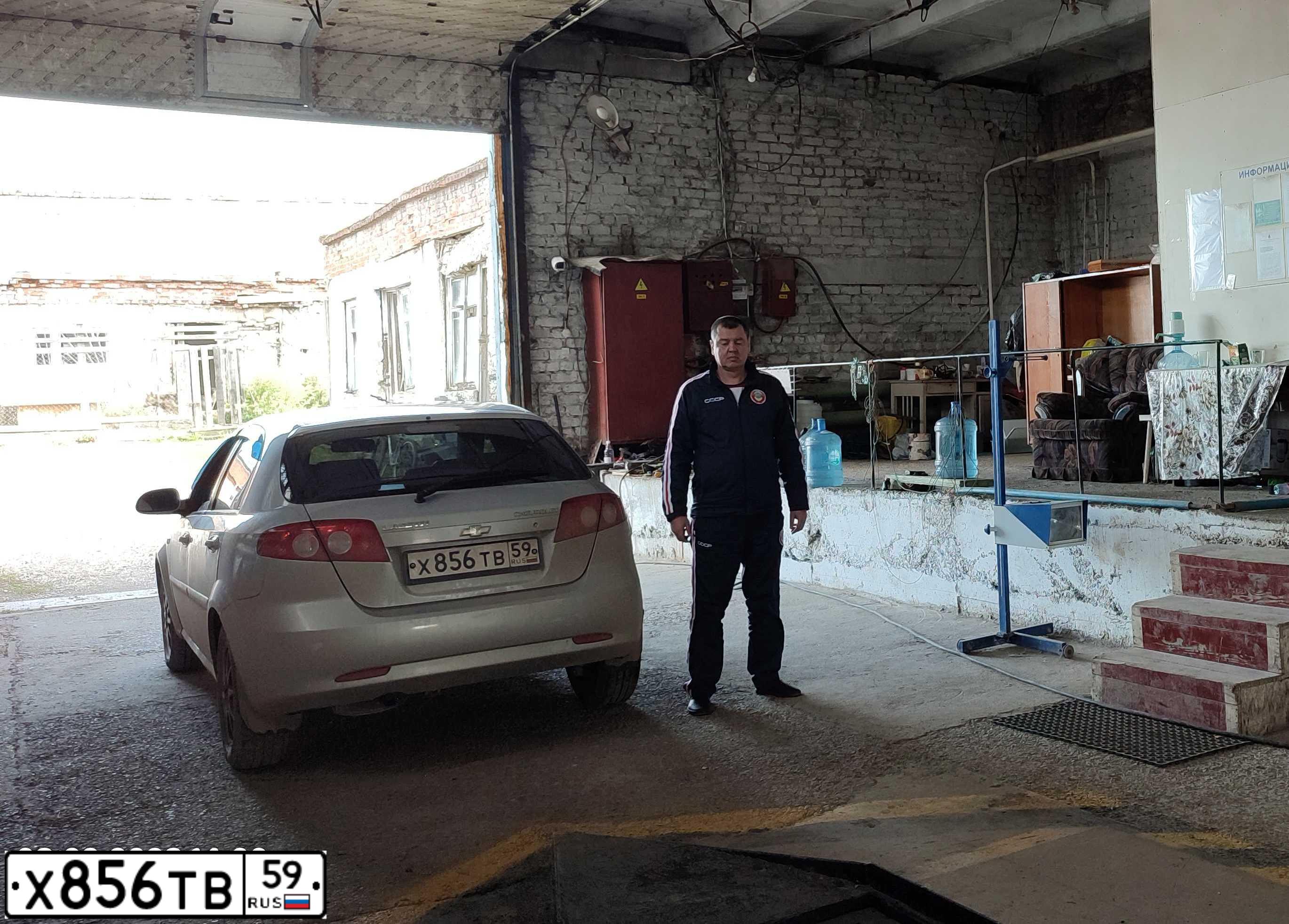 Фото автомобиля CHEVROLET LACETTI, 2009 — госномер Х856ТВ59. Цвет: СЕРЕБРИСТЫЙ