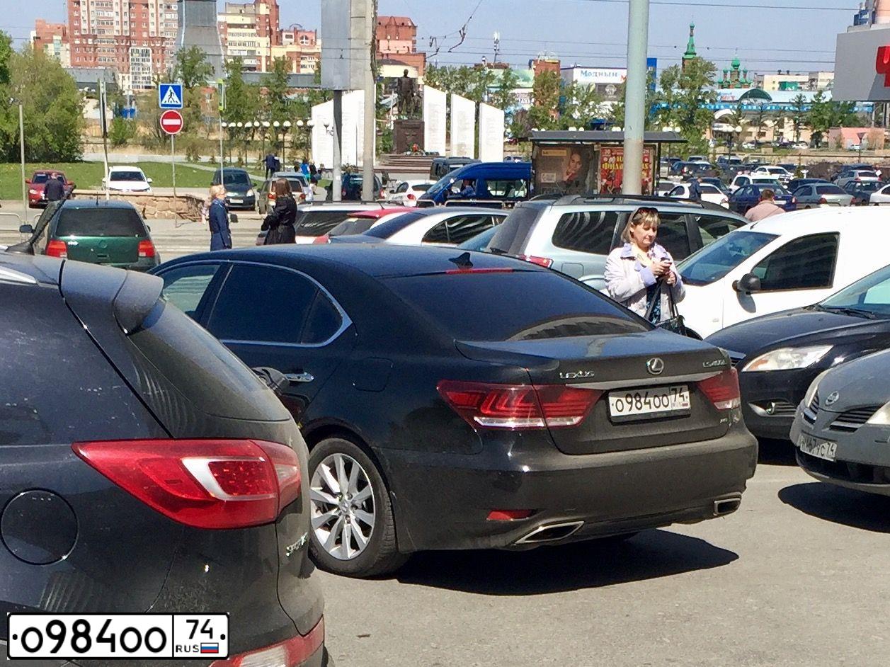Фото автомобиля MERCEDES S-KLASSE, 2004 — госномер Т155АМ774. Цвет: ЧЕРНЫЙ
