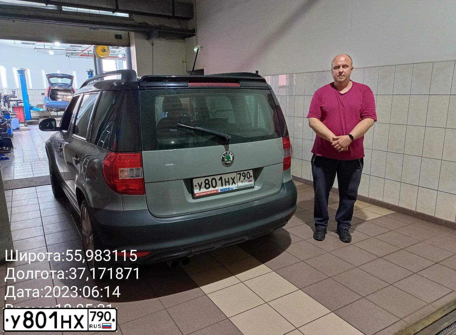 Фото автомобиля SKODA YETI, 2012 — госномер Е490УА799. Цвет: Серый