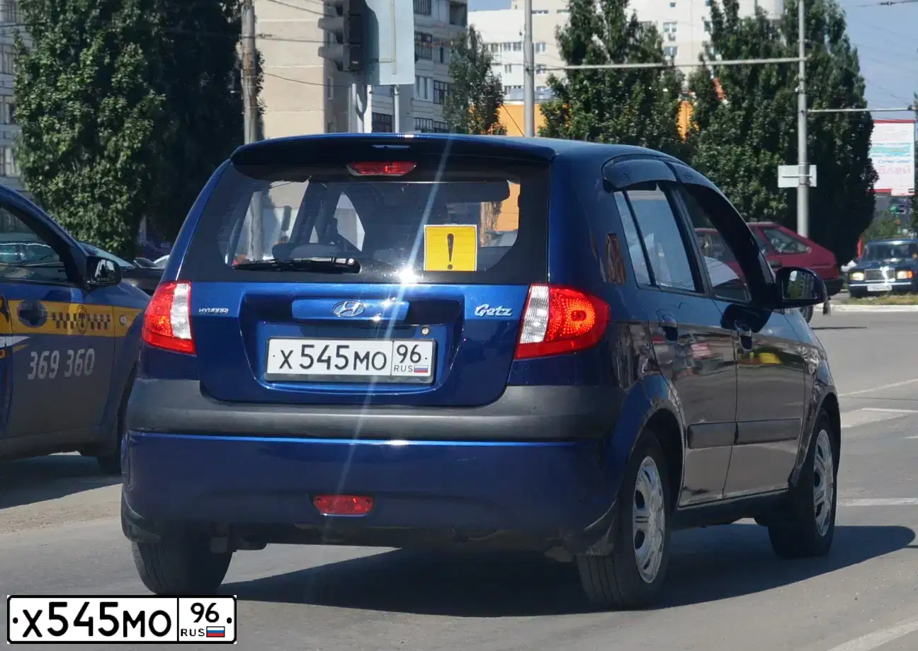 Фото автомобиля HYUNDAI GETZ, 2007 — госномер Х545МО96. Цвет: СИНИЙ