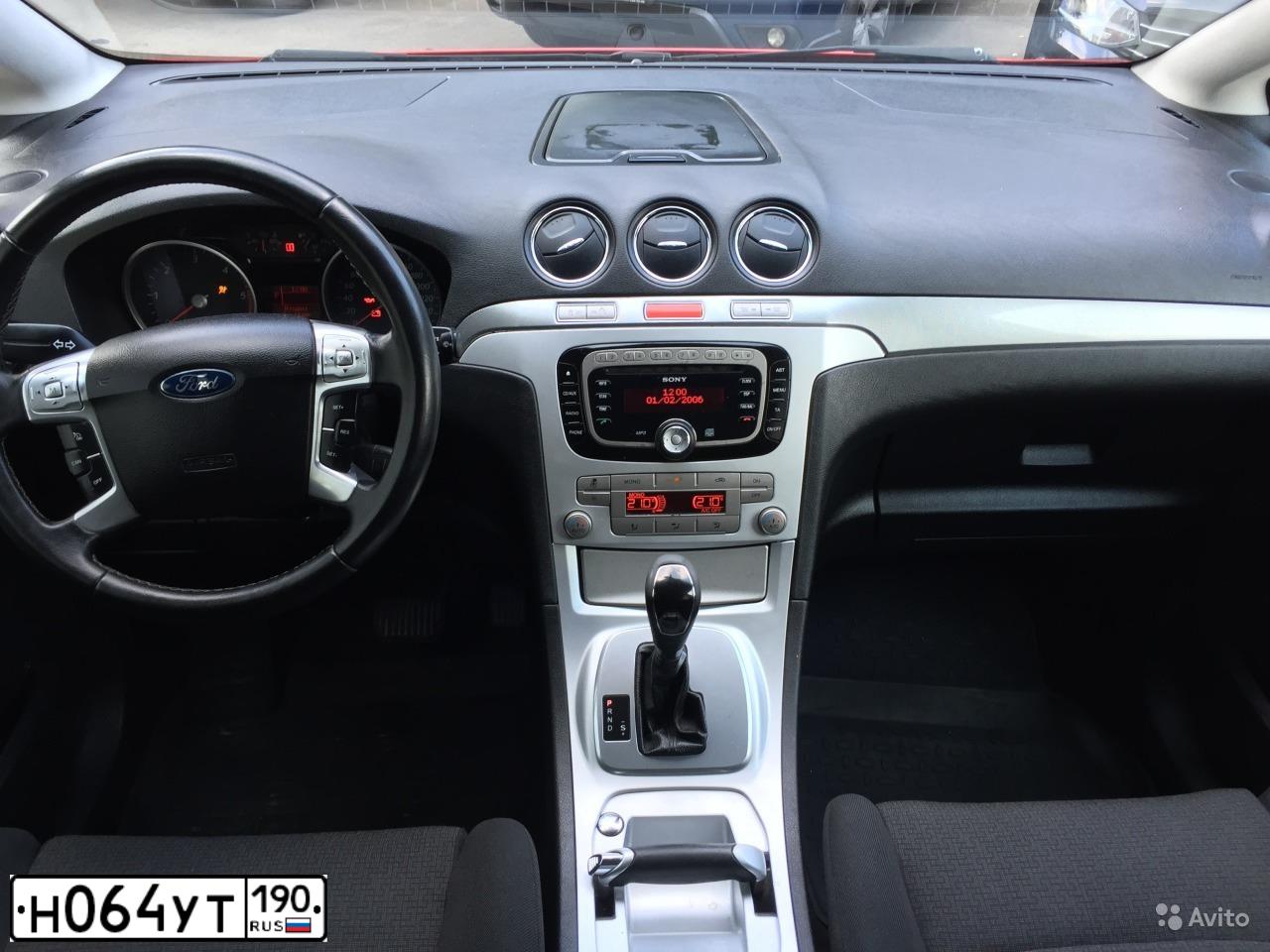 Фото автомобиля FORD S-MAX, 2007 — госномер Е610ТК197. Цвет: Красный
