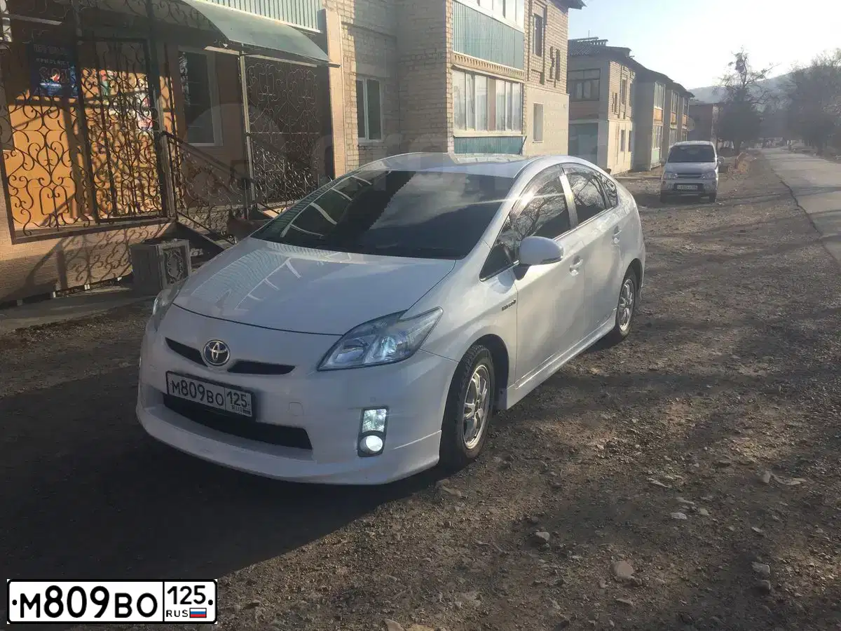 Фото автомобиля TOYOTA PRIUS, 2010 — госномер Н780НЕ75