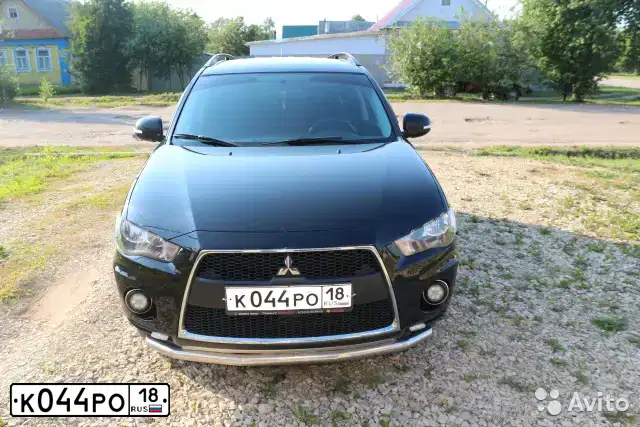 Фото автомобиля MITSUBISHI OUTLANDER, 2011 — госномер К044РО18. Цвет: ЧЕРНЫЙ