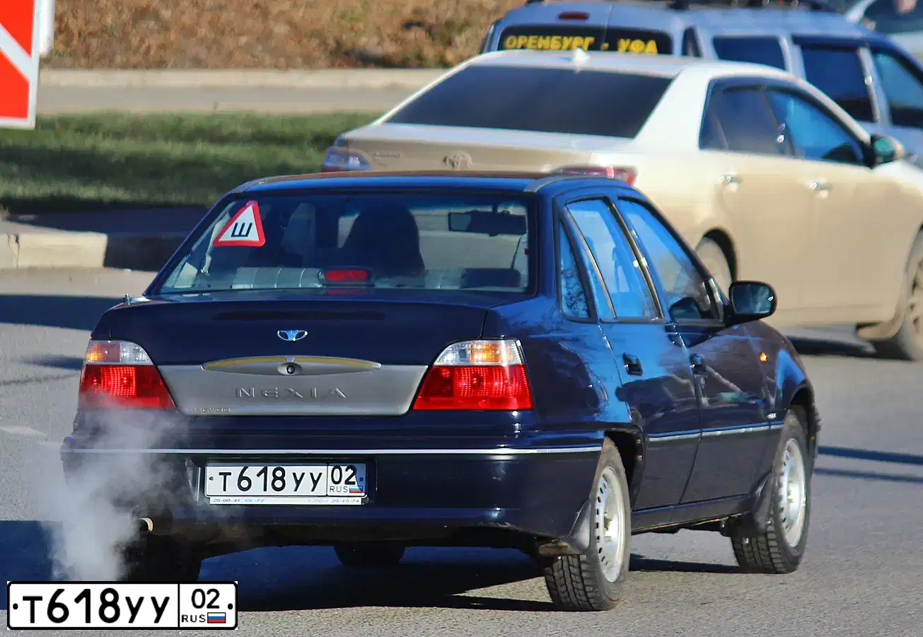 Фото автомобиля DAEWOO O NEXIA, 2004 — госномер Т618УУ02. Цвет: ТЕМНО-СИНИЙ